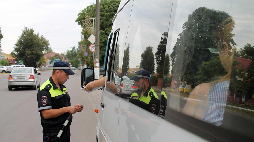 Брянского водителя автобуса оштрафовали за высадку пассажиров в неположенном месте
