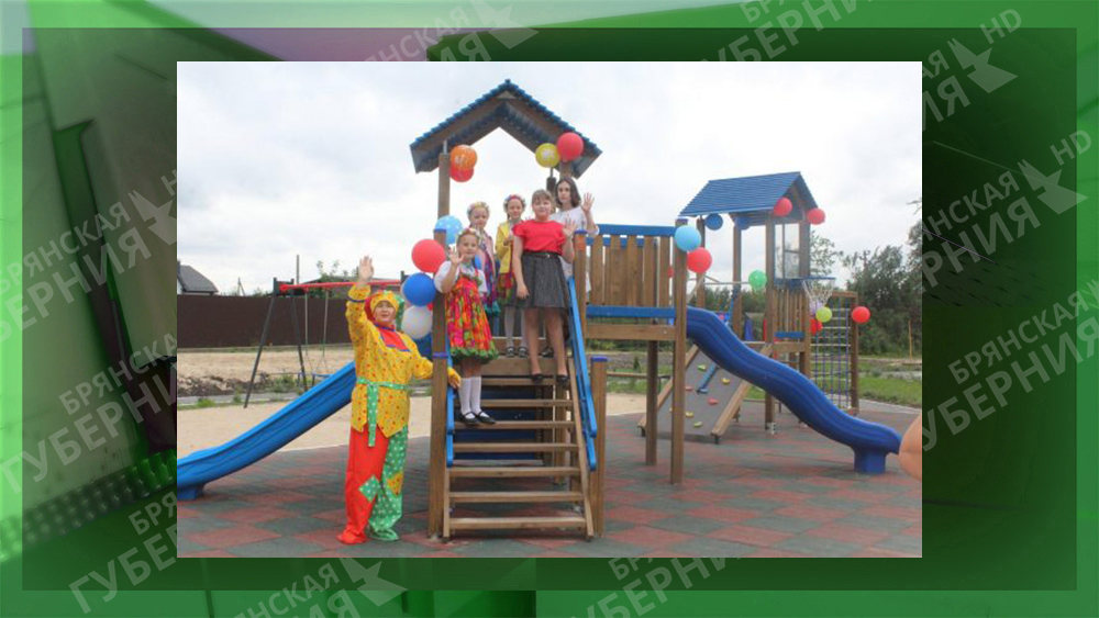 В посёлке Тёплое Карачевского района появилась детская площадка