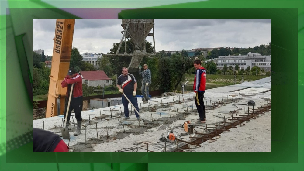 На мосту на набережной в Брянске началось омоноличивание швов межпролетных балок