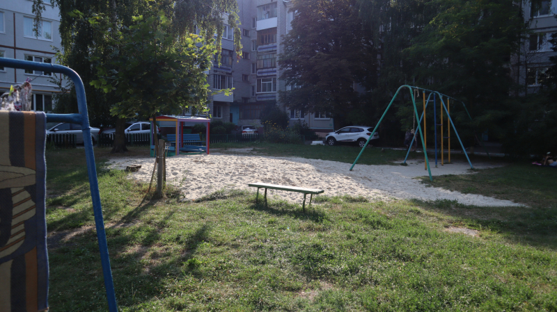 В Брянске нашли смертельно опасную детскую площадку