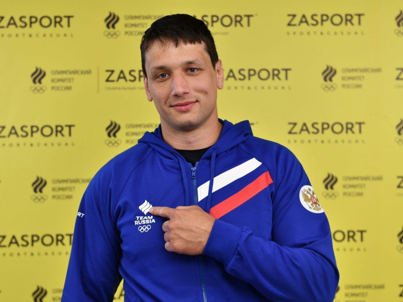 Брянские самбисты Осипенко взяли золото и серебро на турнире «Мемориал Бурдикова»