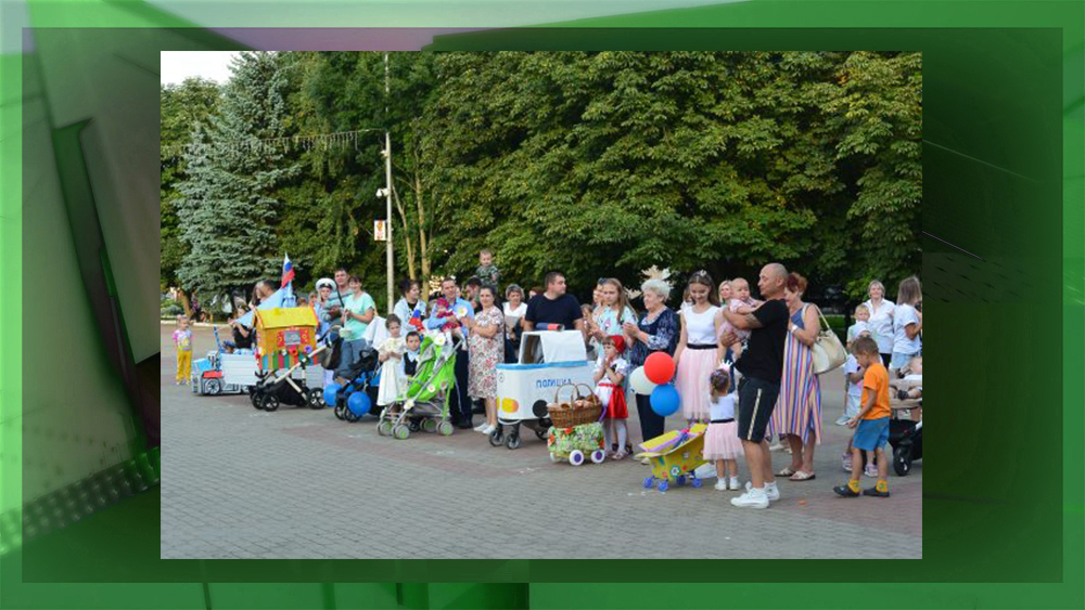 В Трубчевске состоялся парад колясок «Юные патриоты»