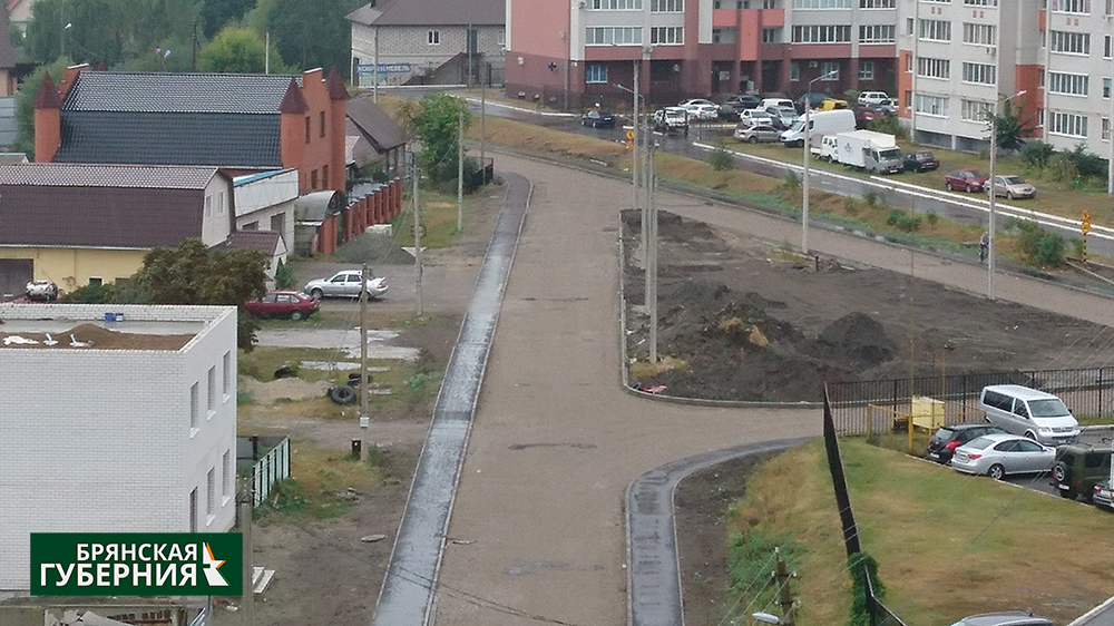 В Брянске на улице Тельмана делают тротуары