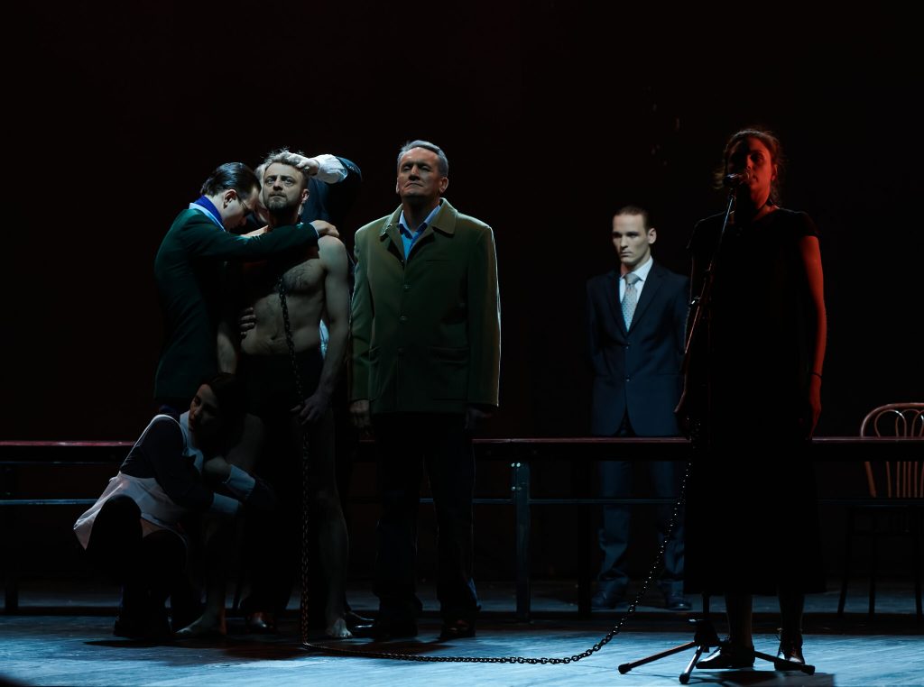 В Брянске Хабаровский краевой театр драмы представит трагикомедию «Собачье сердце»