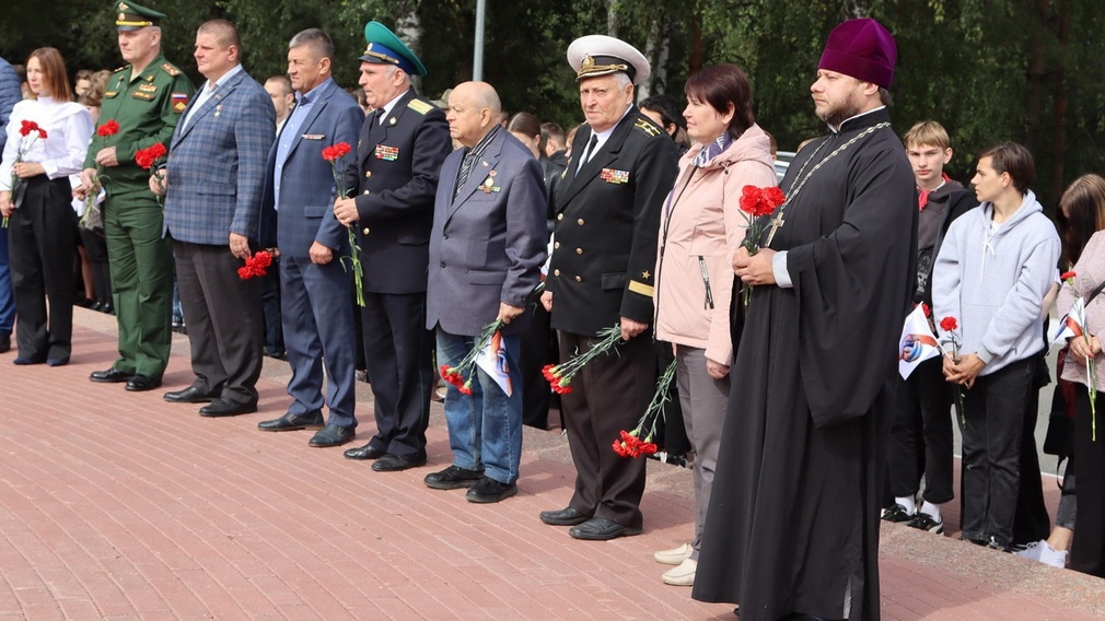 Памятная акция ко Дню солидарности в борьбе с терроризмом прошла в Брянске
