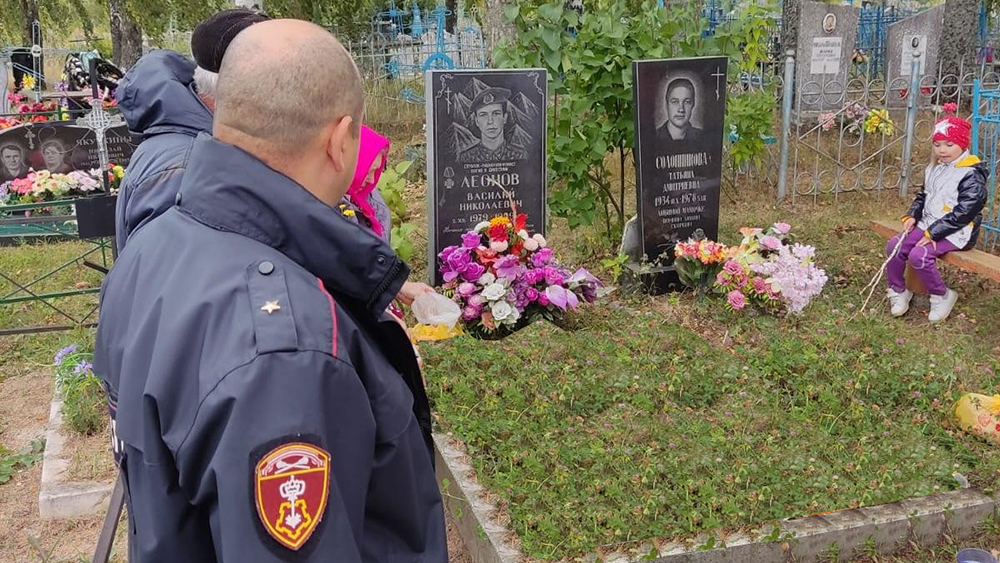 Брянские росгвардейцы почтили память погибшего при исполнении военнослужащего