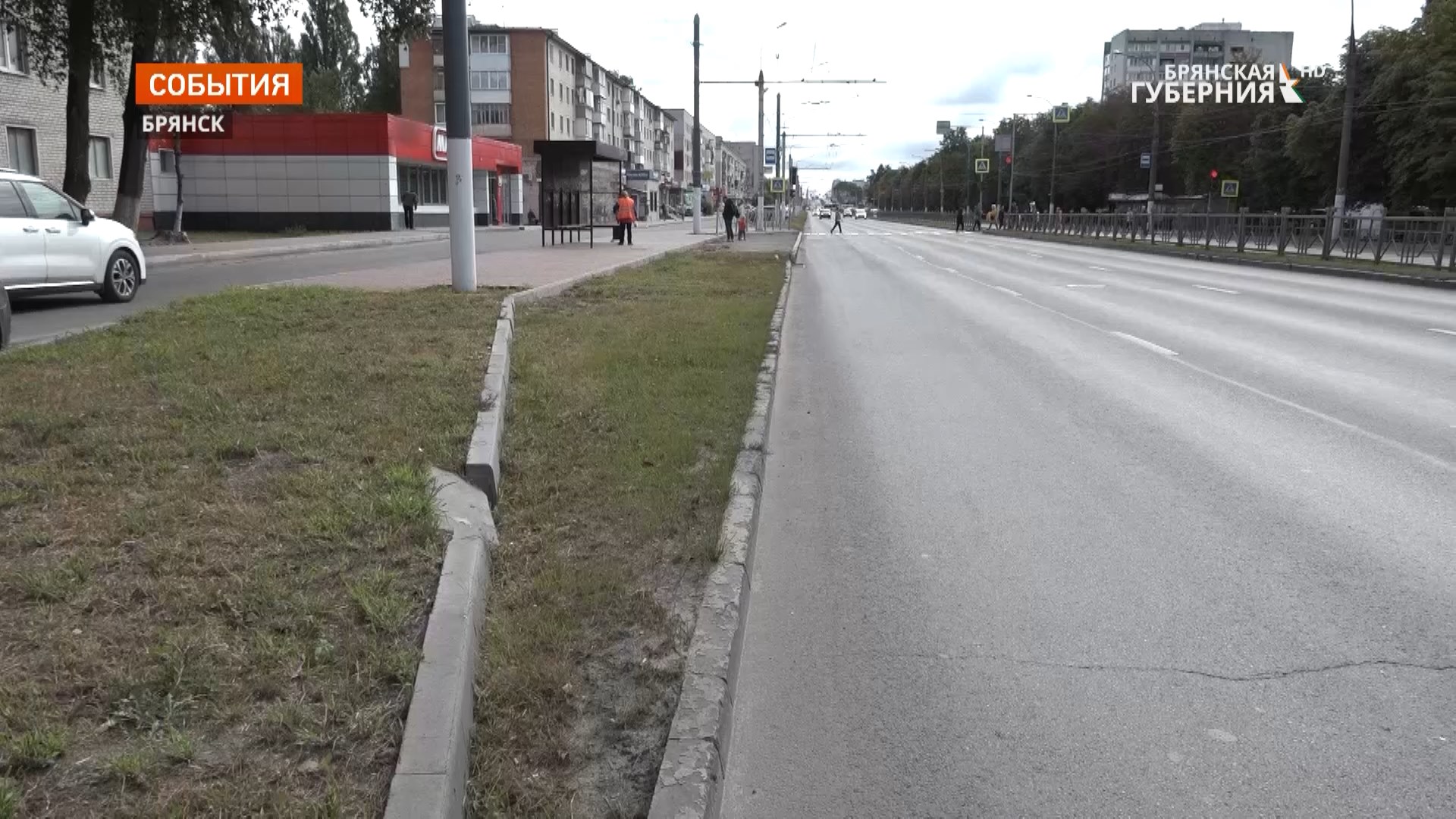 Проспект Московский в Брянске остался после ремонта дороги без заездных карманов