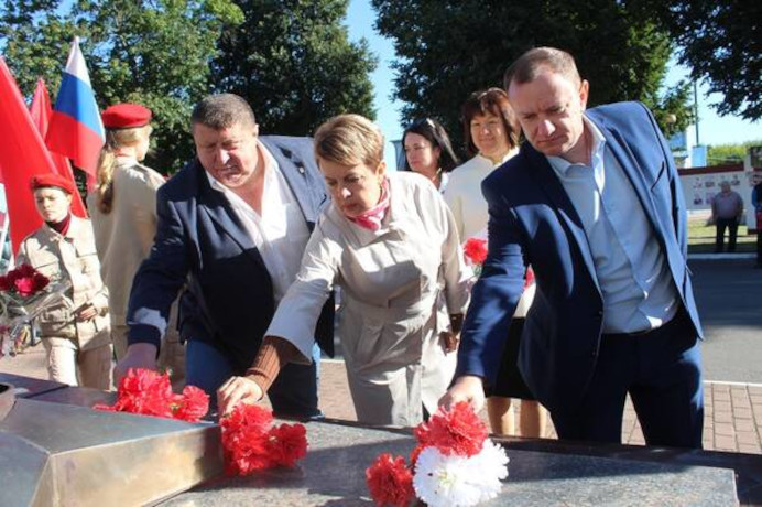 В Комаричском районе отметили годовщину освобождения от гитлеровцев