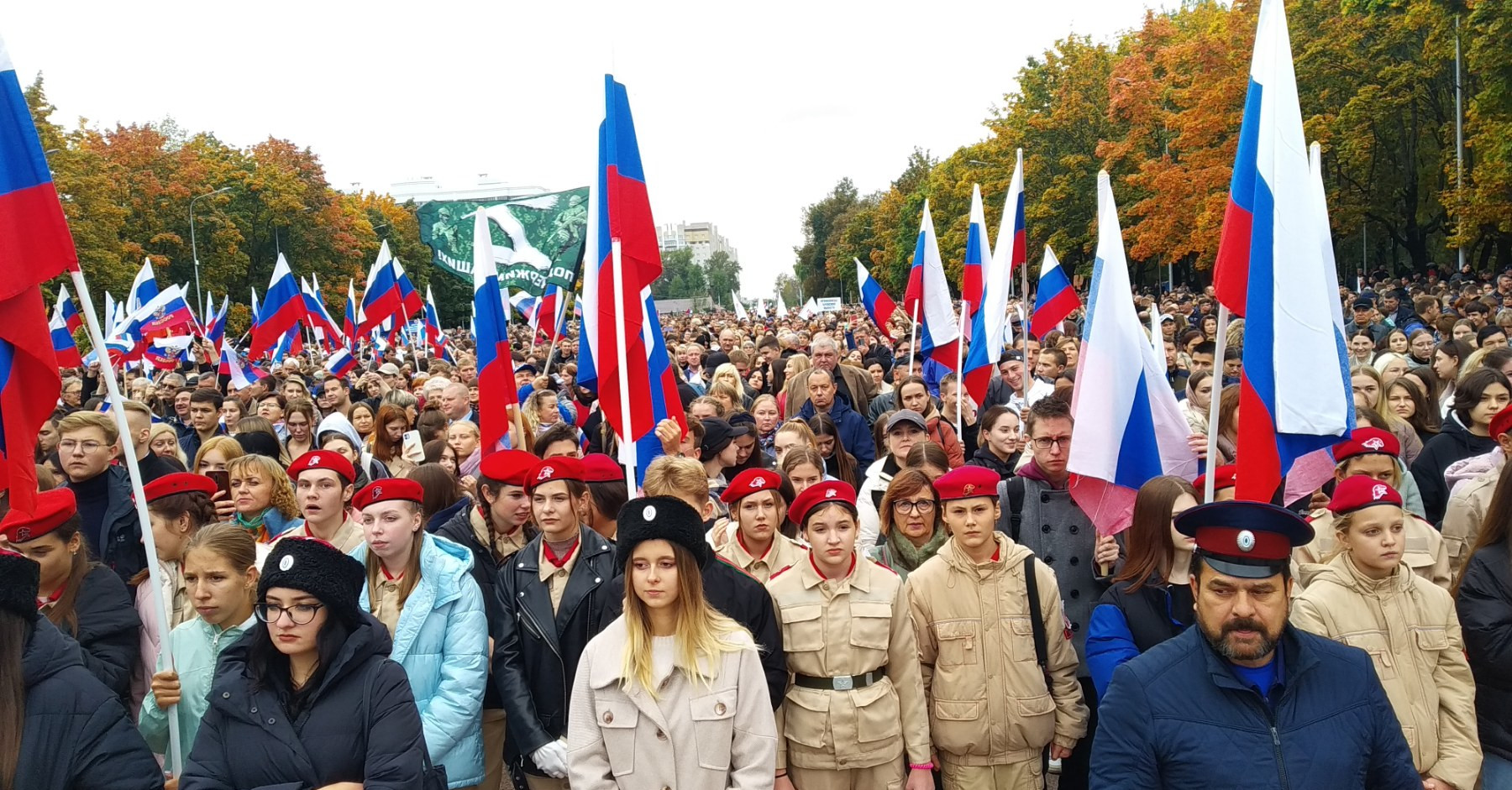 Более 20 тысяч брянцев поддержали на митинге референдумы в республиках Донбасса