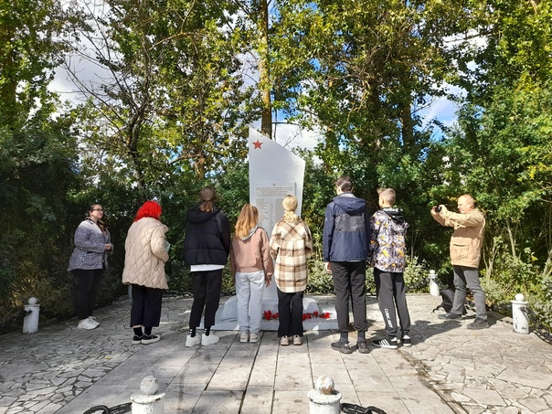 Школьники Брянска почтили память освобождавших город воинов-штрафников