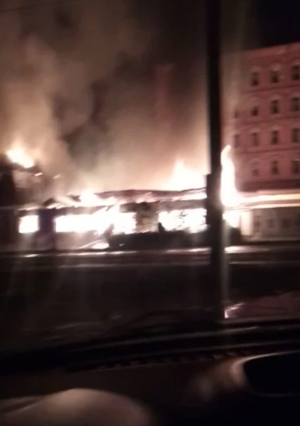 В Новозыбкове произошел жуткий пожар возле проходных бывшего завода