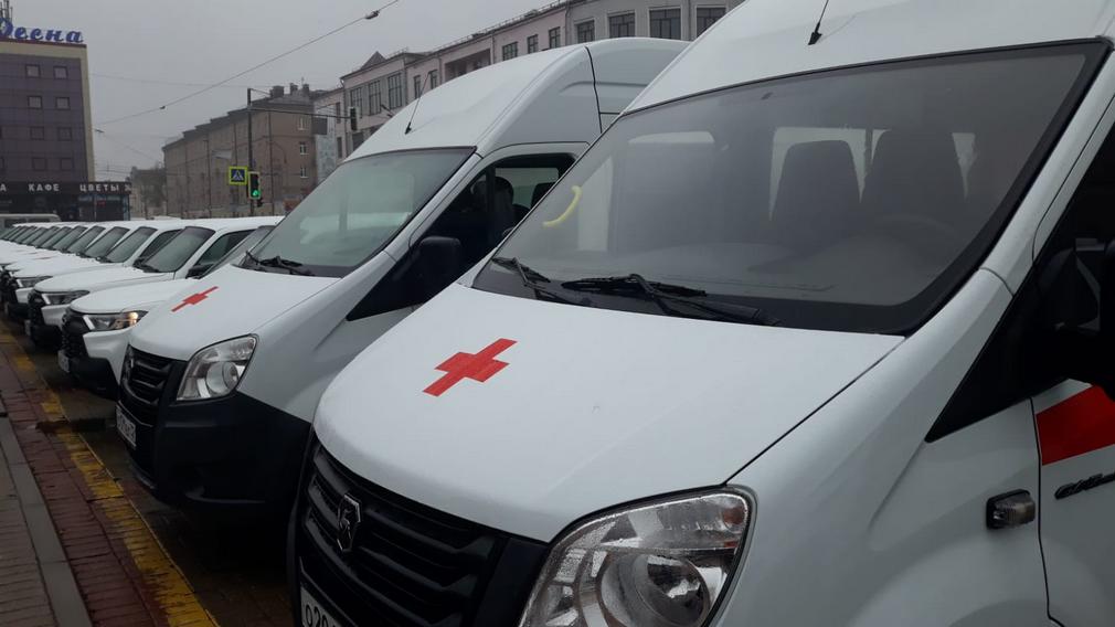 В Брянске медицинским учреждениям региона вручили новые автомобили