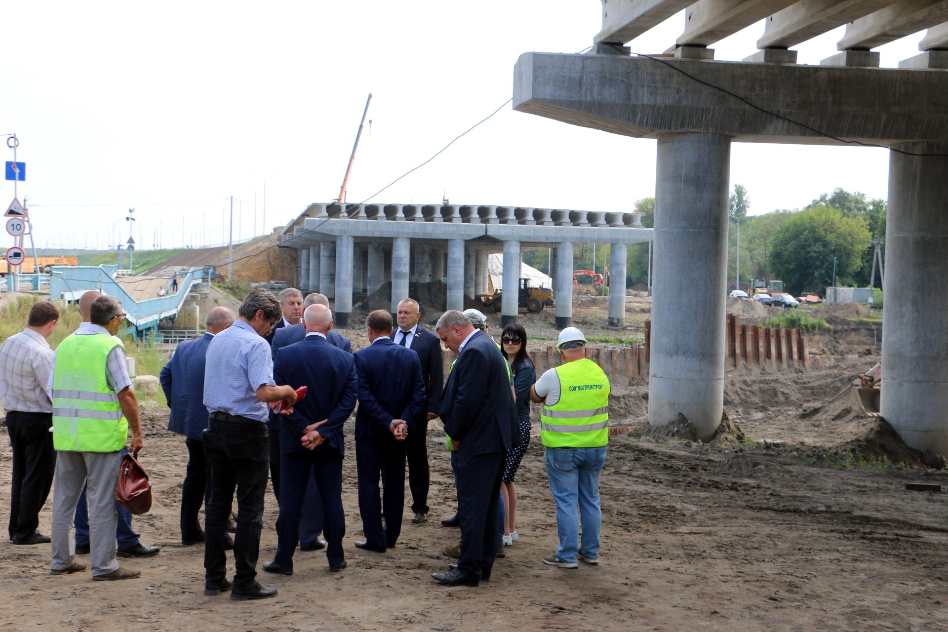 Строительство Славянского моста в Брянске существенно отстало от графика