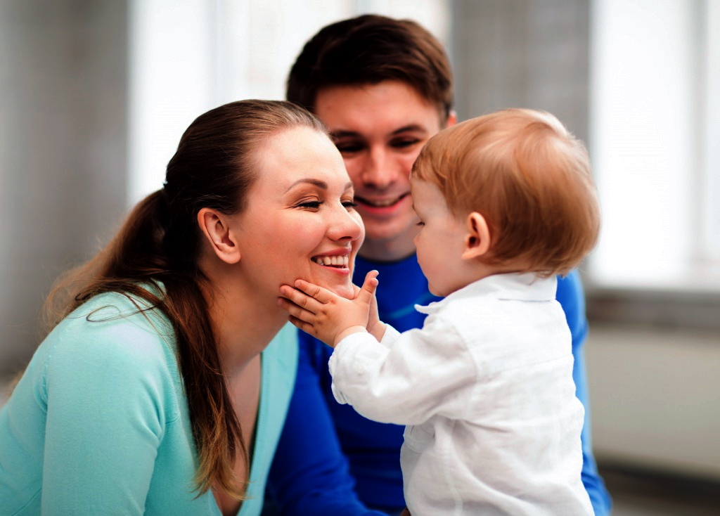 Брянцам разъяснили особенности усыновления ребенка отчимом или мачехой