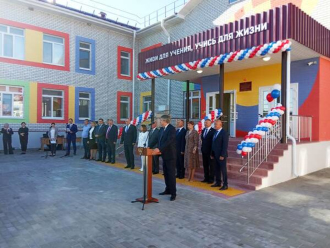 Брянский губернатор открыл новую школу-сад в Журиничах