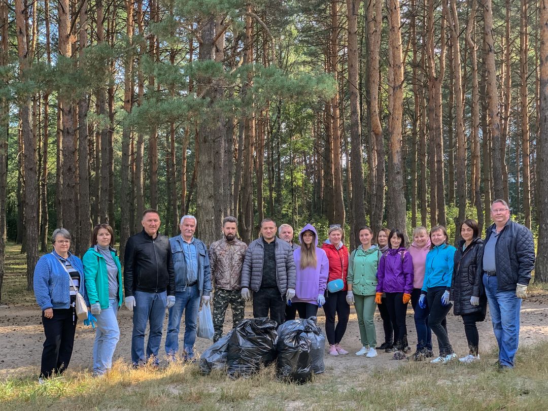 Сотрудники управления лесами Брянской области приняли участие в субботнике