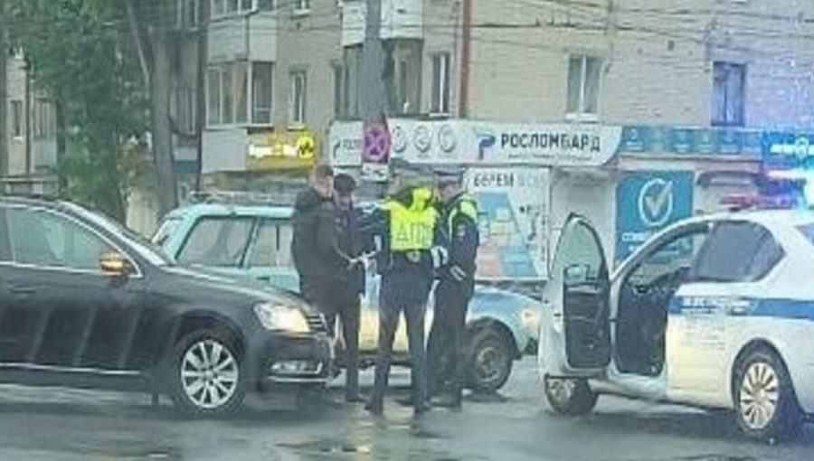 В Брянске на «Полтиннике» столкнулись два легковых автомобиля