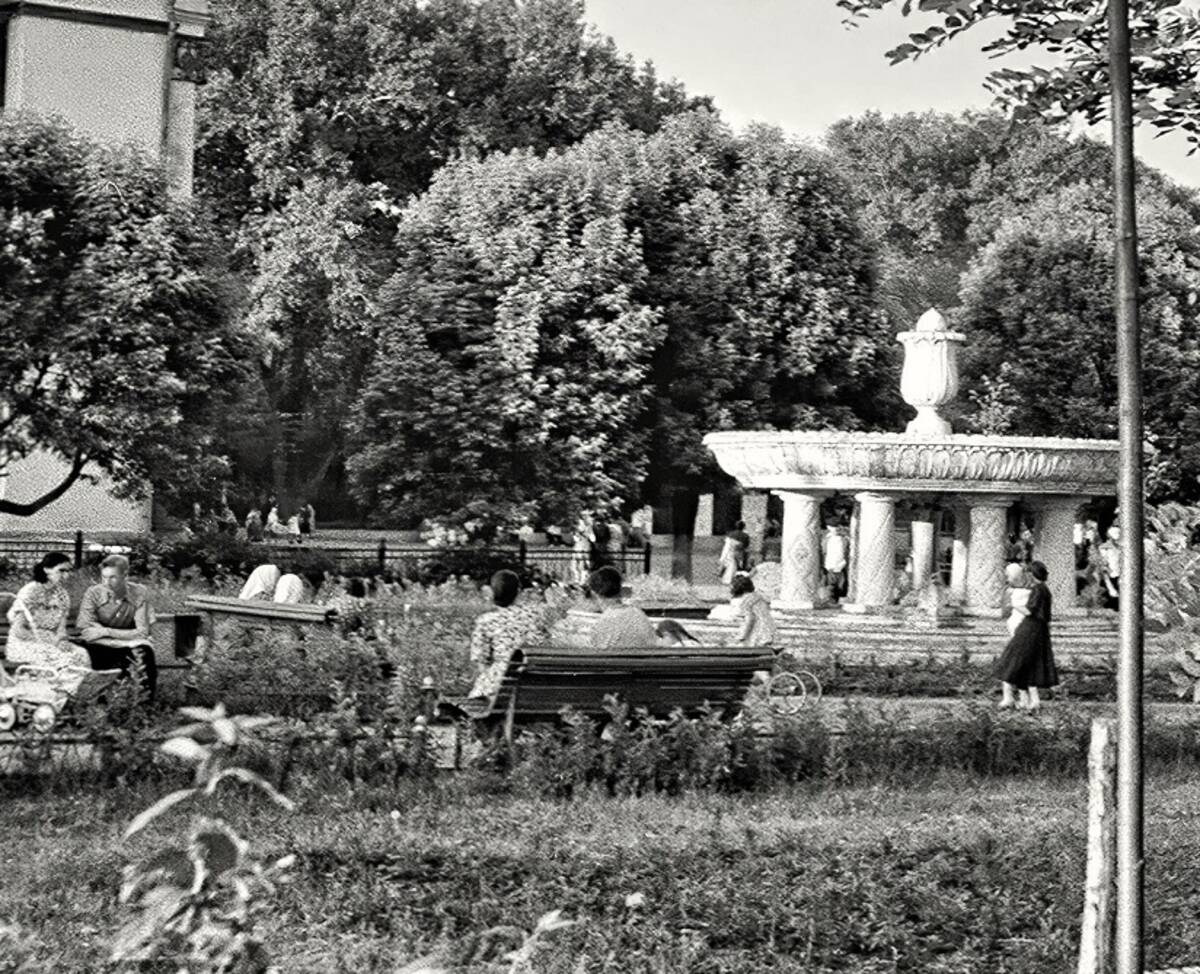 Брянцам показали спроектированный пленным немцем фонтан в Бежице