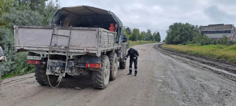 Брянские сотрудники ГИБДД осуществляют контроль за грузовым транспортом