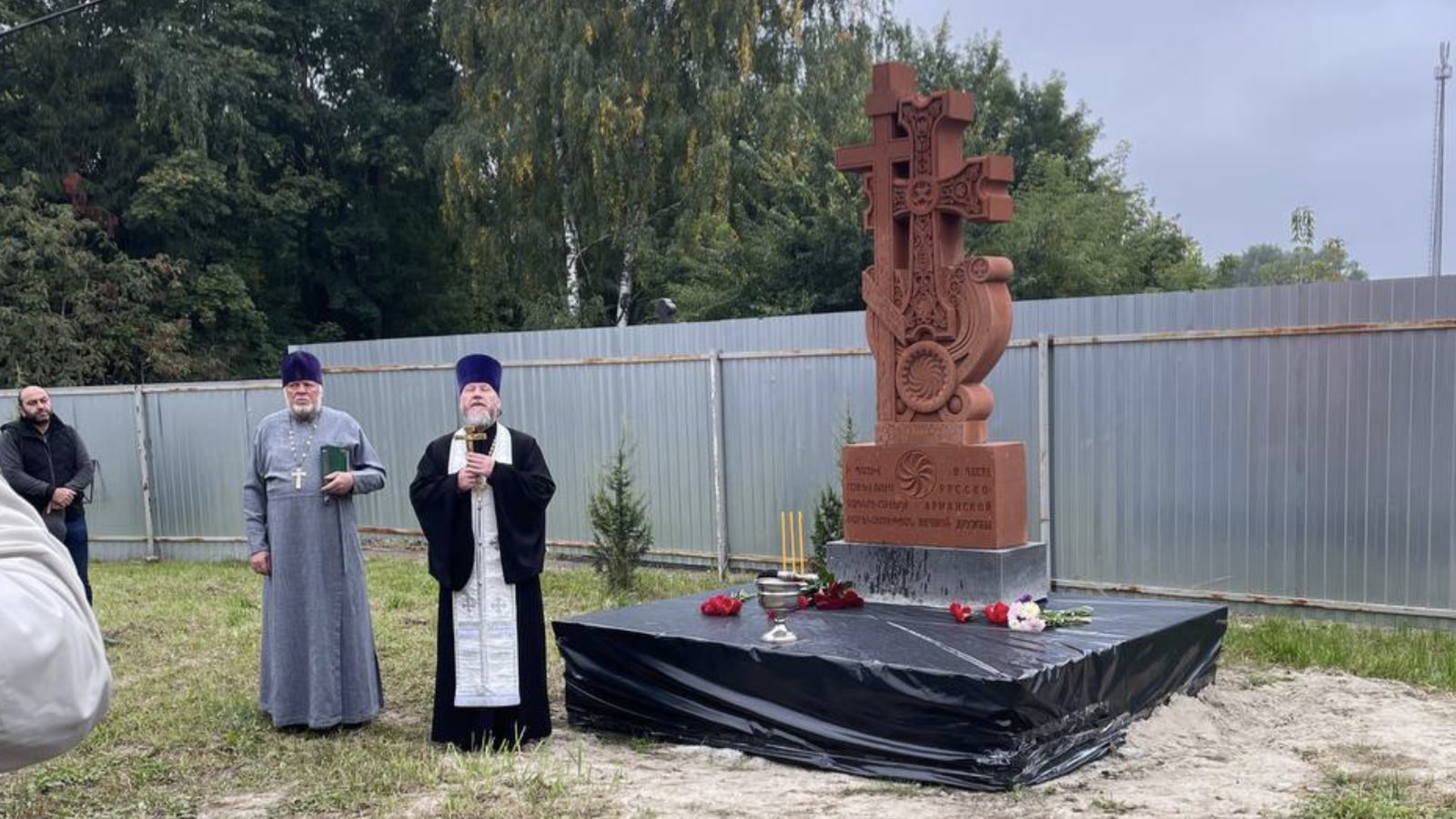 В честь русско-армянской дружбы в Брянске открыли монумент Хачкар