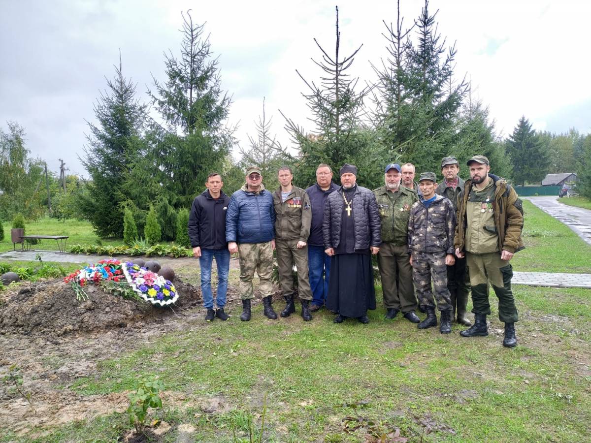 В брянском селе Голубея захоронили останки 25 воинов