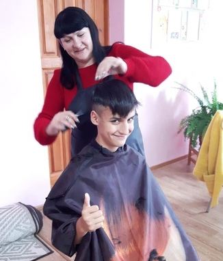 Жительница Жуковского района открыла парикмахерскую по соцконтракту
