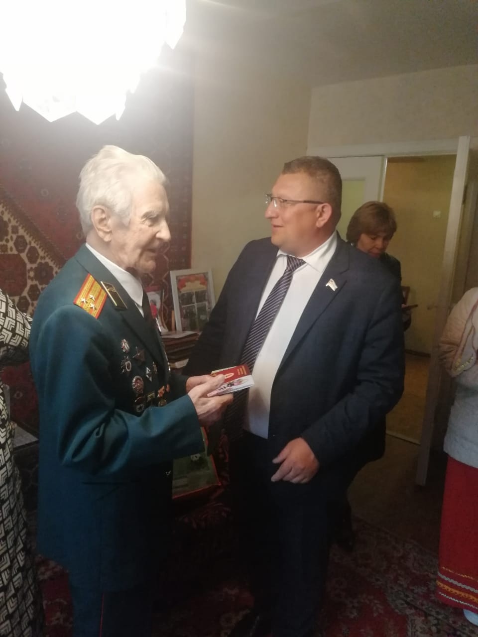 Ветерана Бориса Шапошникова поздравили с Днем освобождения Брянщины от фашистов