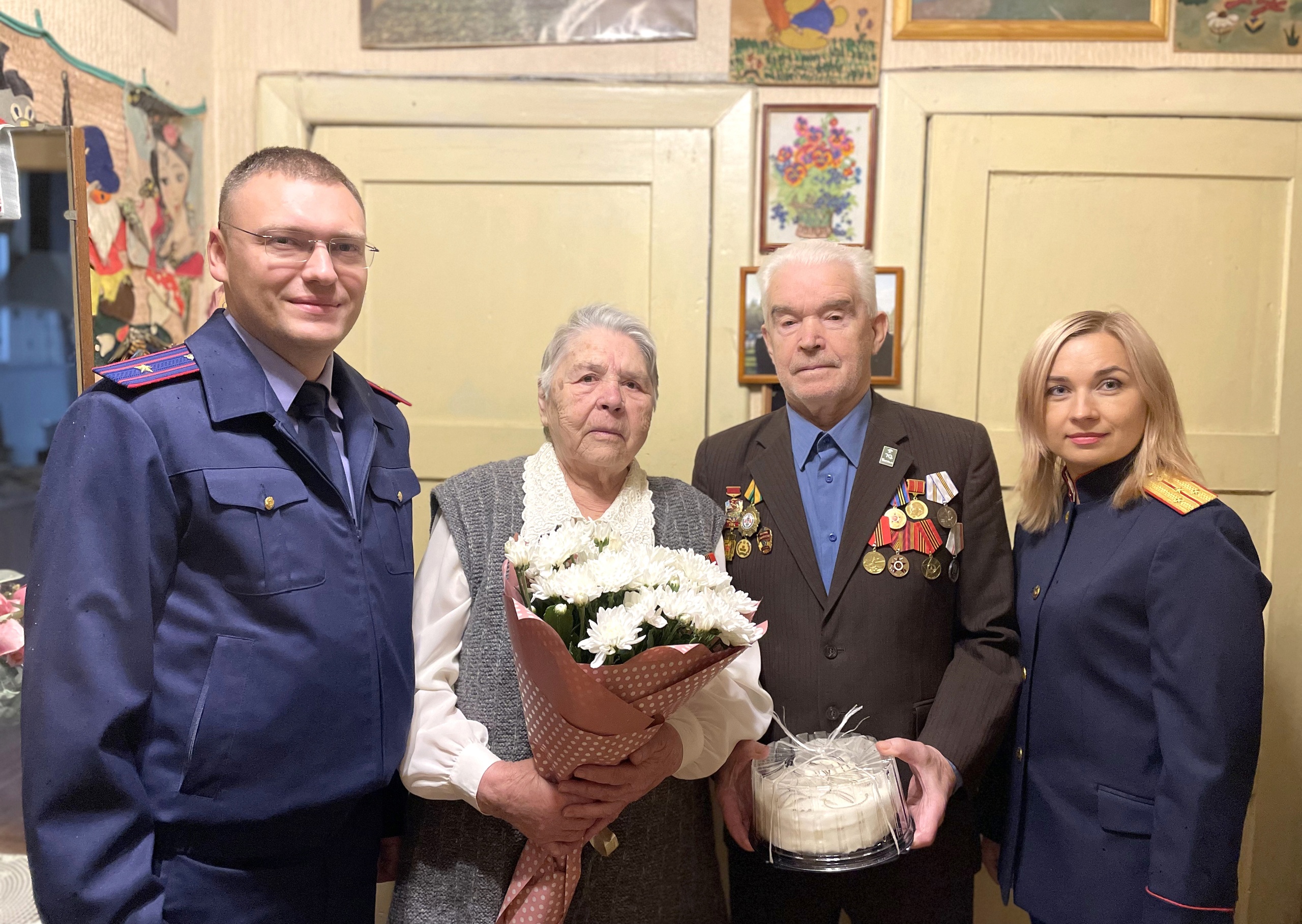Следователи поздравили ветеранов с Днем освобождения Брянщины от фашистов