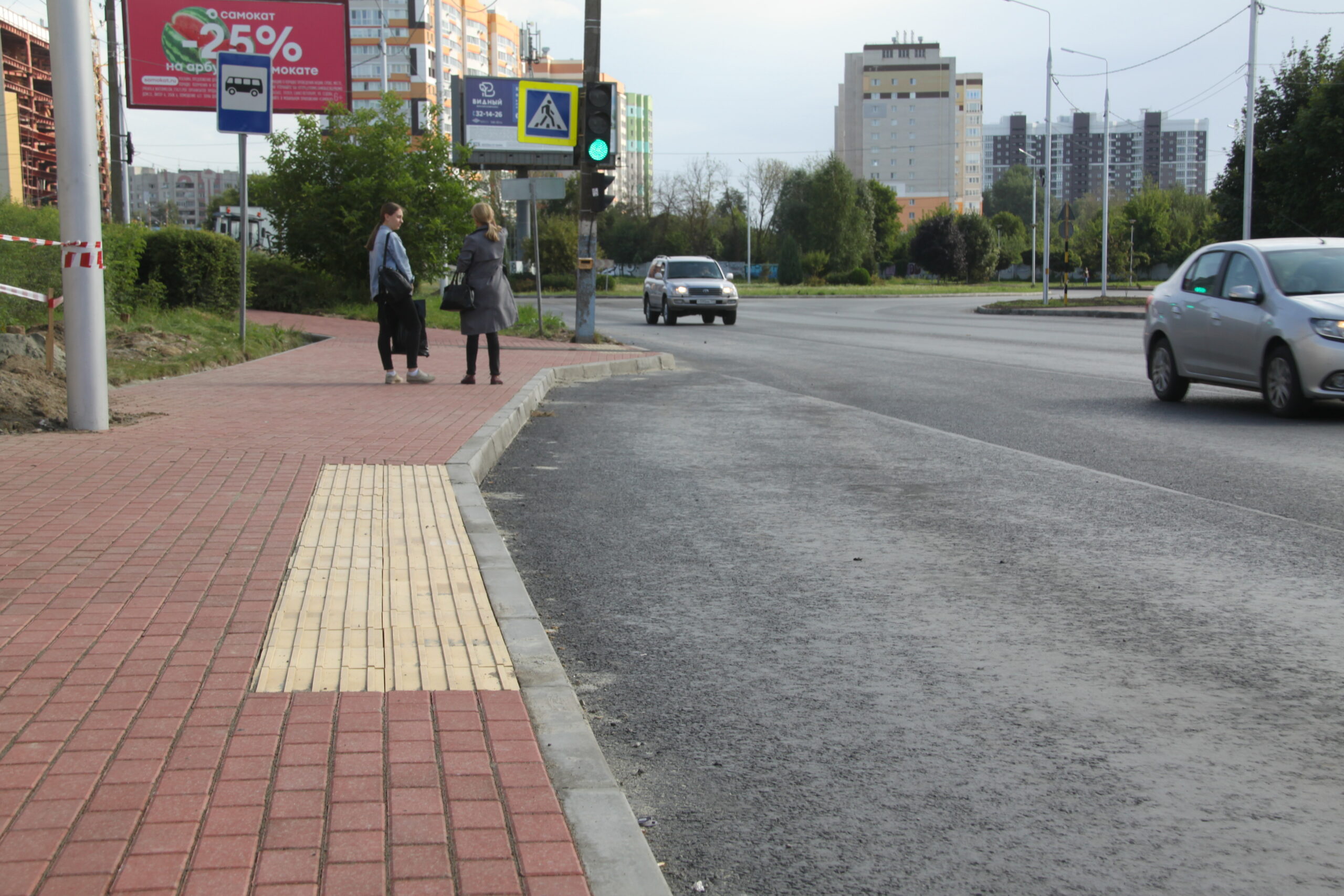 В Брянске по нацпроекту строят новые тротуары