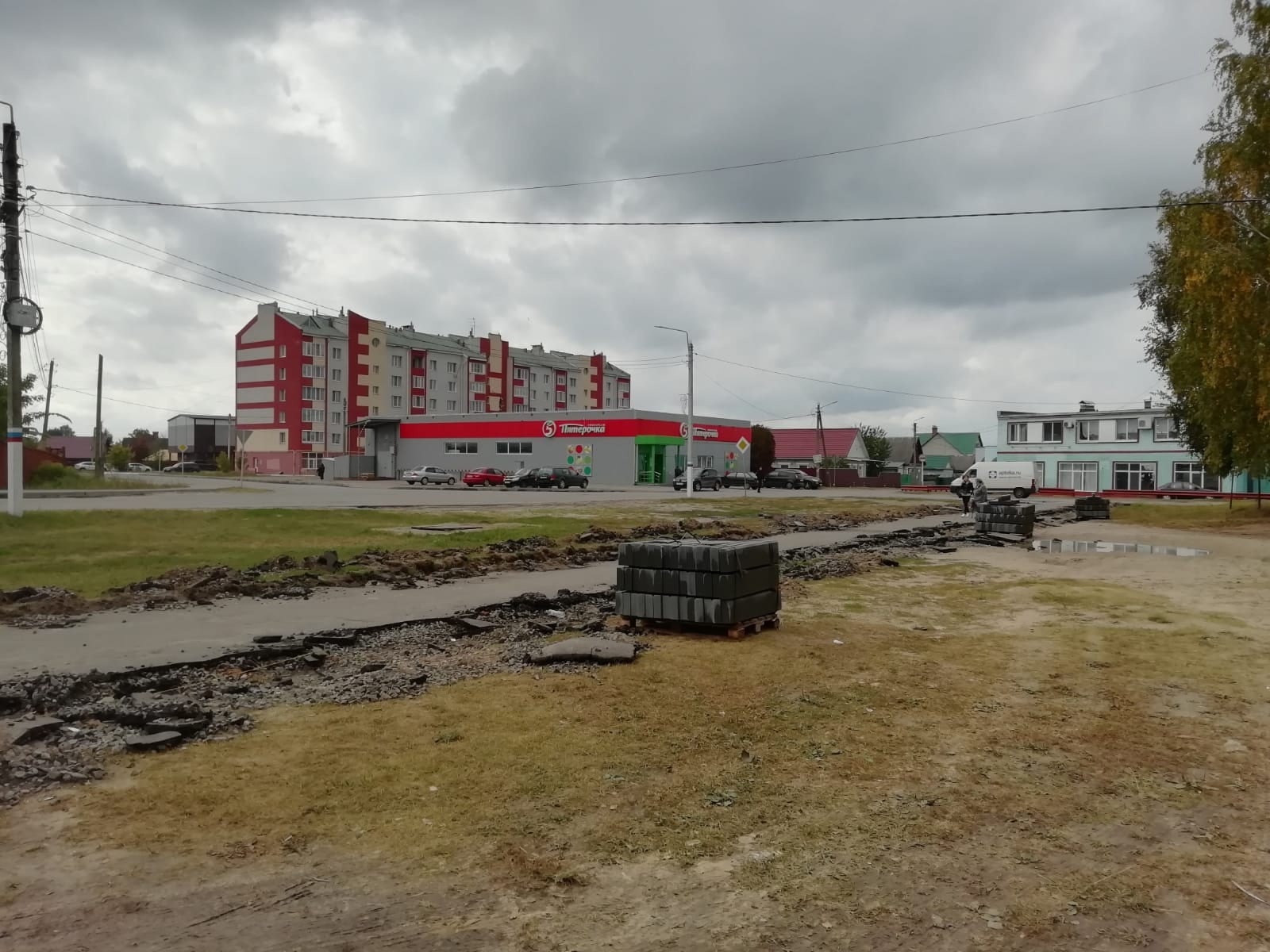 В Унече ремонтируют тротуар по улице Совхозной