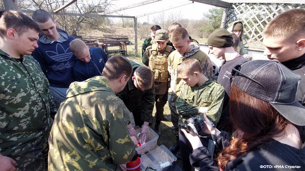 В Брянске курсанты военно-учебного центра при БГИТУ освоили эвакуацию из красной зоны