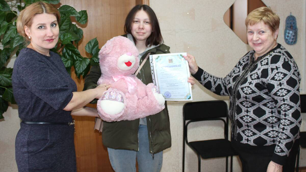 В Суземском районе многодетной маме вручили сертификат на областной маткапитал