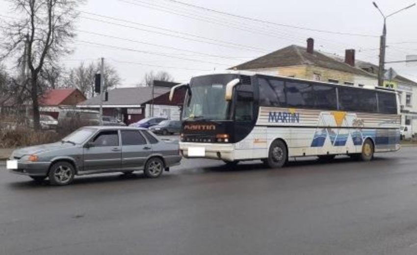 В Брянске в ДТП попал автобус с калужскими школьниками: обошлось без пострадавших