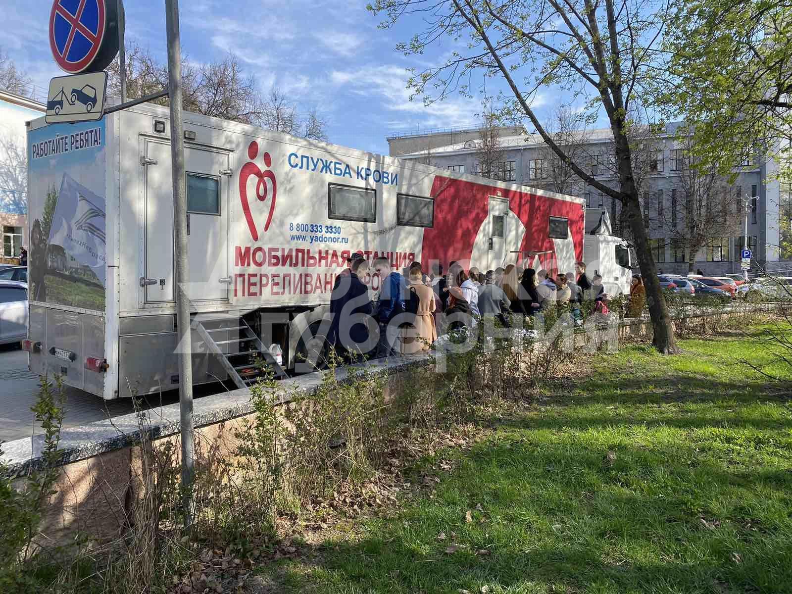 В Брянске в День донора открылись передвижные пункты приема крови