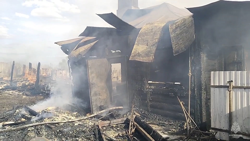 При пожаре в частном доме в Брянской области погибли трое детей