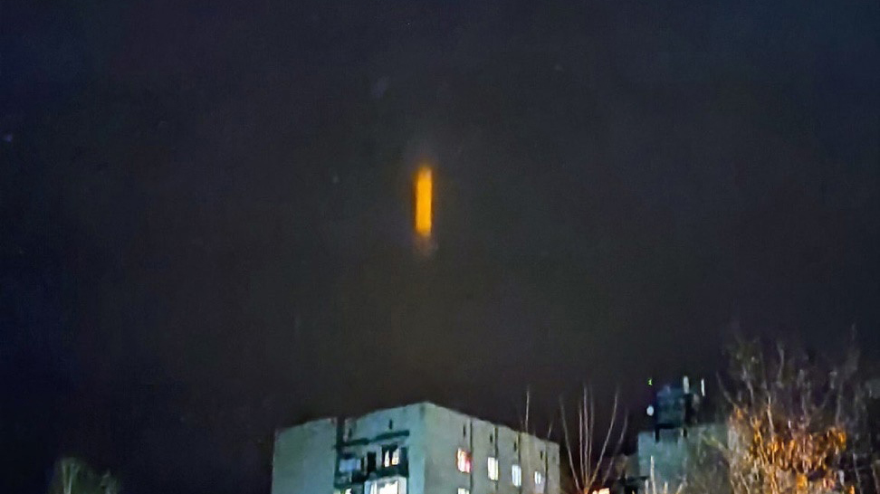 В Брянске заметили странное свечение в ночном небе