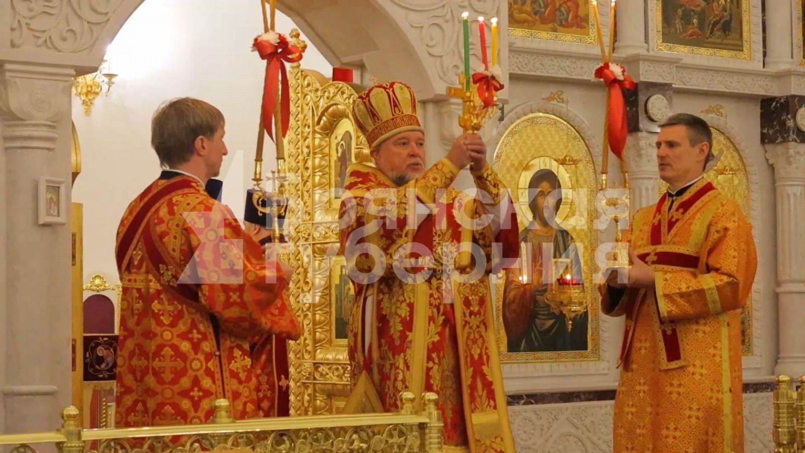 Пасхальное богослужение в Клинцах прошло в Богоявленском кафедральном соборе