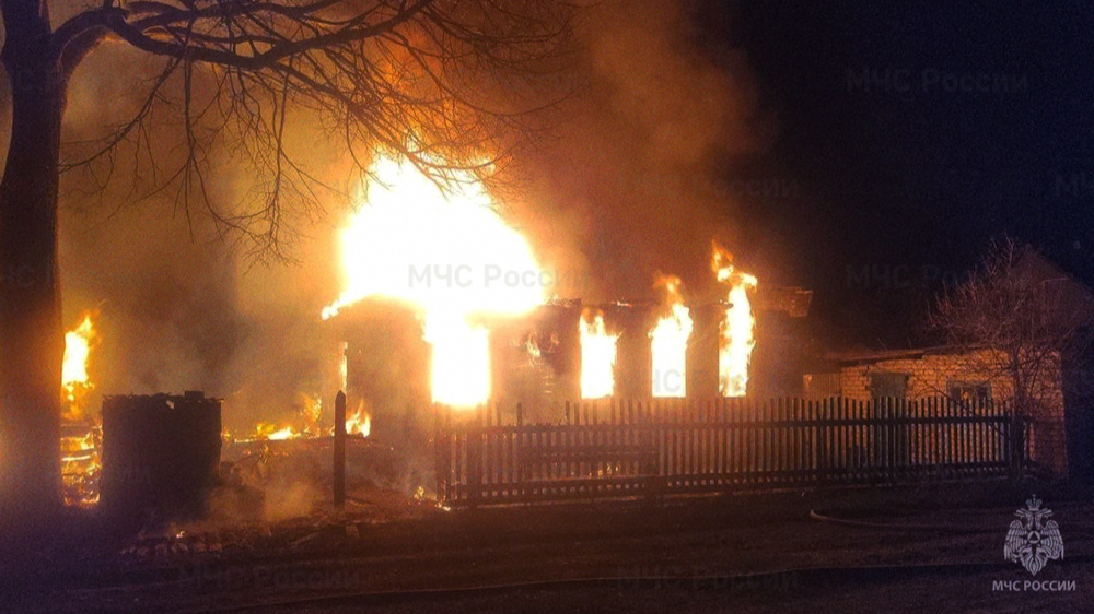 В Жуковском районе при пожаре хозяин дома получил ожоги рук