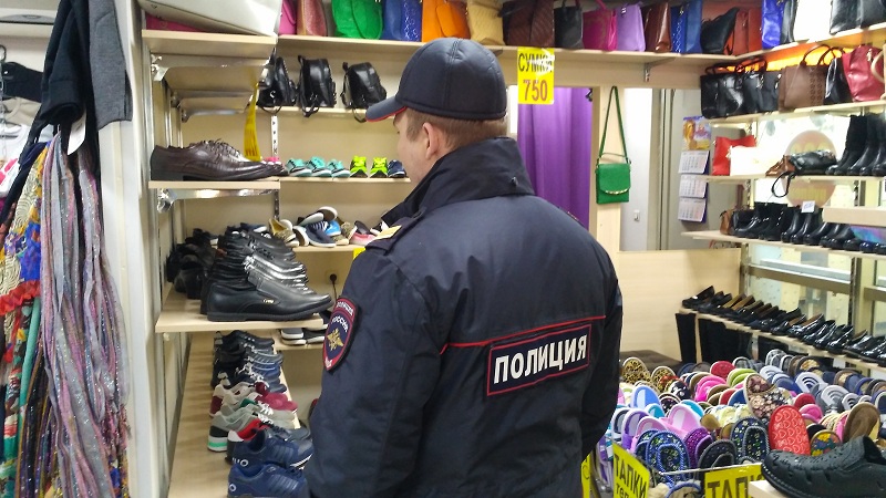 В Брянске полицейские пресекли продажу «кустарных» брендов