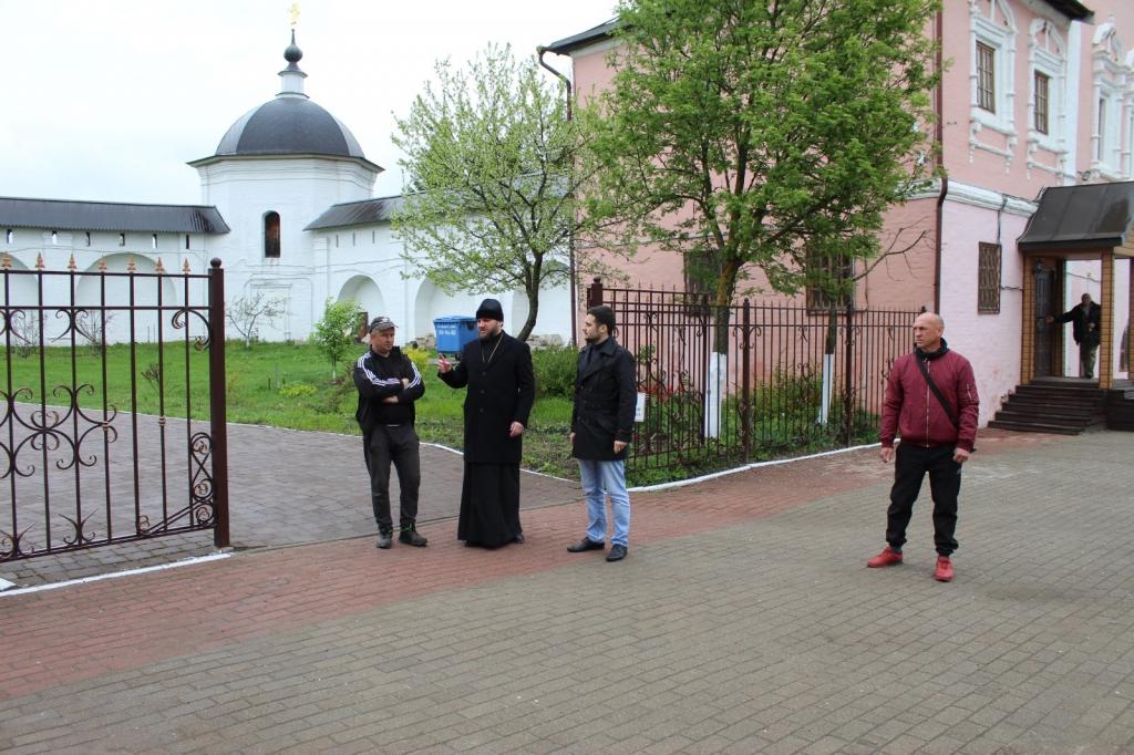 Служители Свенского монастыря собрали гуманитарную помощь для бойцов в зоне СВО