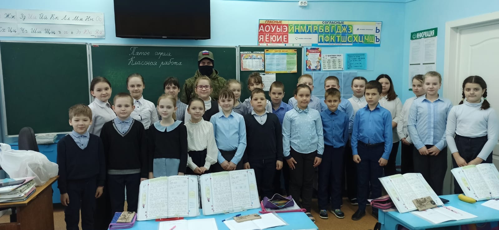 В Новозыбкове ученики одной из школ встретились с земляком-участником спецоперации
