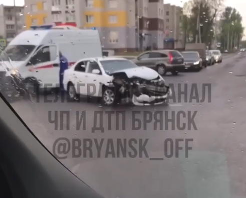 В Брянске на улице Ново-Советской произошло серьёзное ДТП