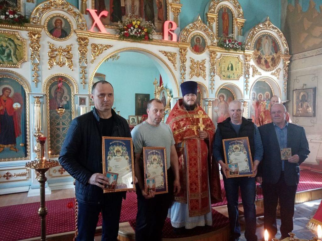 Благодетелям храма Казанской иконы Божией Матери в Навле вручили Архиерейские грамоты
