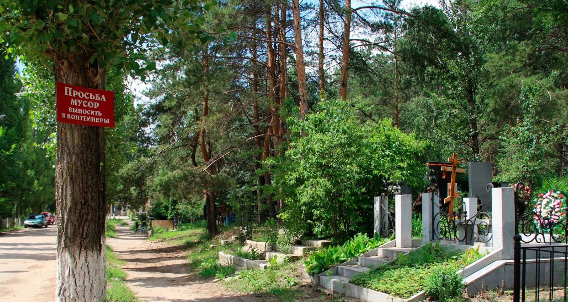 В Новозыбкове прокуратура потребовала установить мусорные контейнеры на семи кладбищах