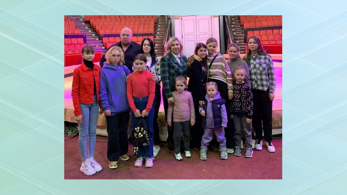 В Брянске для 400 детей воинов Отечества провели цирковое представление
