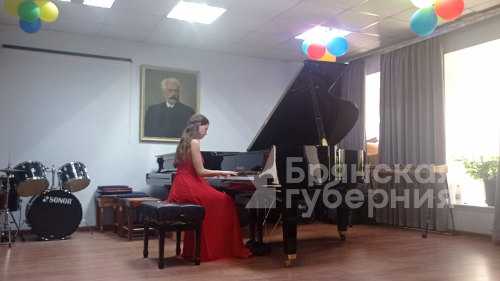 В Брянске в ДШИ Чайковского выступила пианистка Екатерина Белых