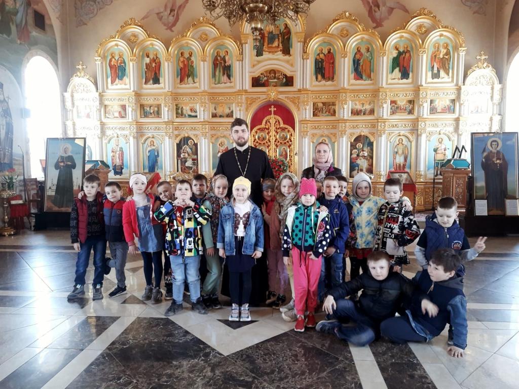 Воспитанники детского сада посетили Жуковский Александро-Невский храм