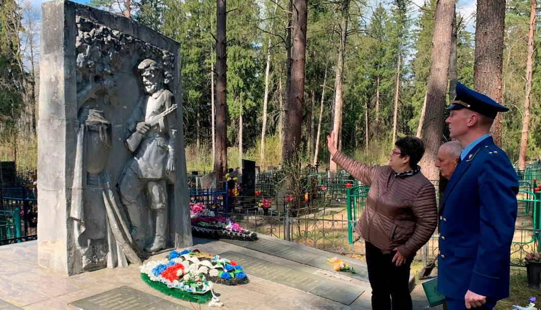 В Дятьковском районе нашли требующие ремонта воинские захоронения