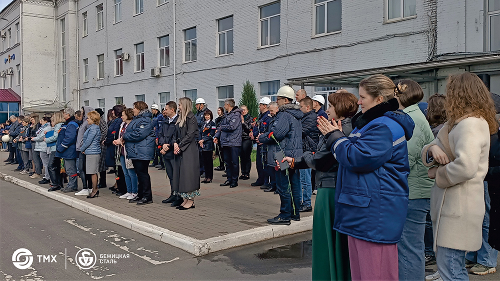 На «Бежицкой Стали» подняли Знамя Победы