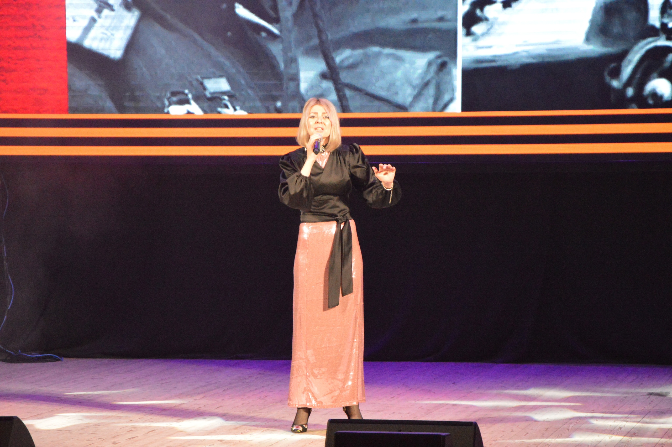 На сцене ДК БМЗ выступила певица Сергия с благотворительным концертом в поддержку СВО